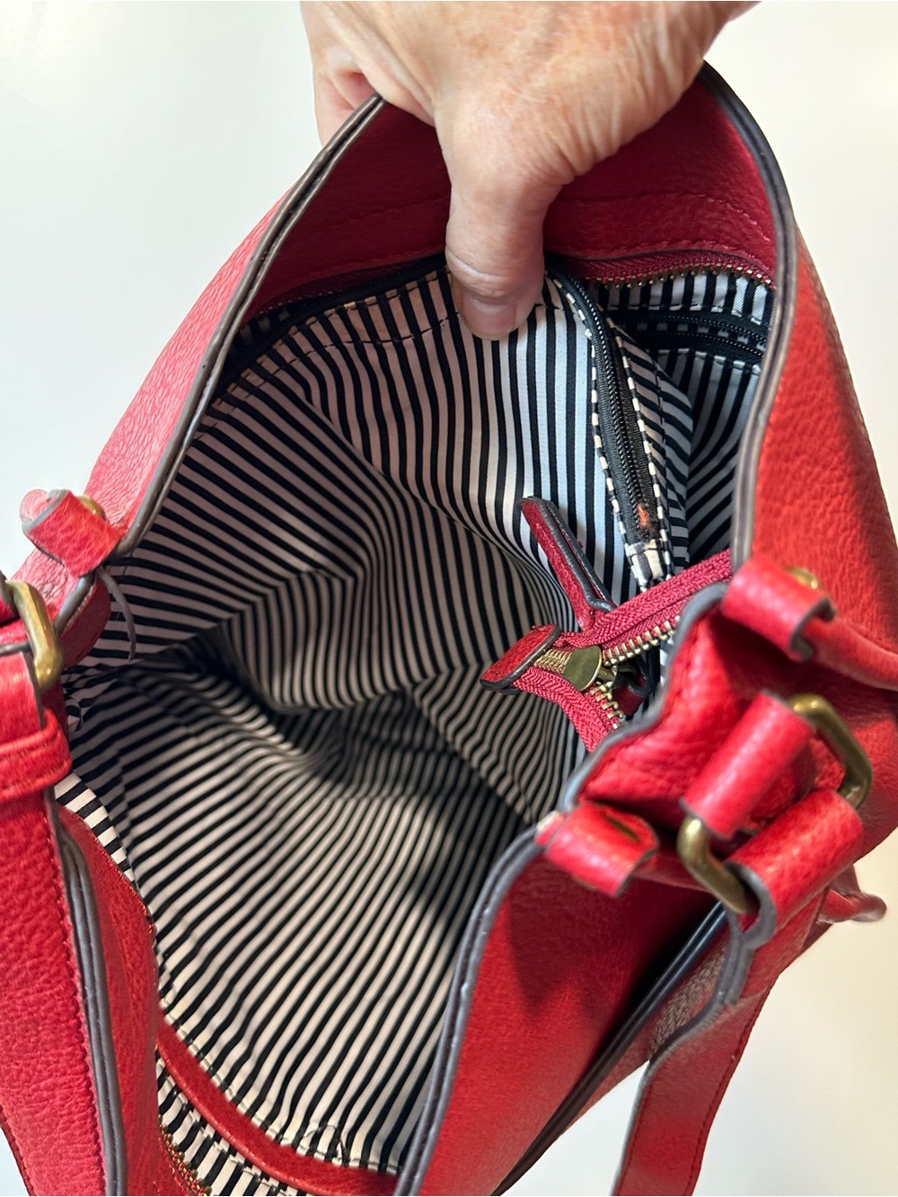 Market & Spruce Burgundy Red Crossbody Bag - Picture 6 of 7